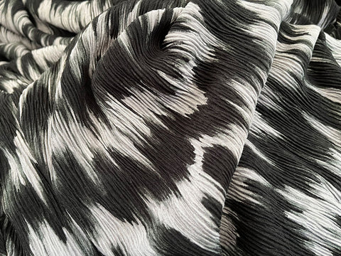 Rem 2 Metre Piece Of A Dark Ombre Ikat Print Polyester Plissé Jersey Dress Fabric (Black/Greys)