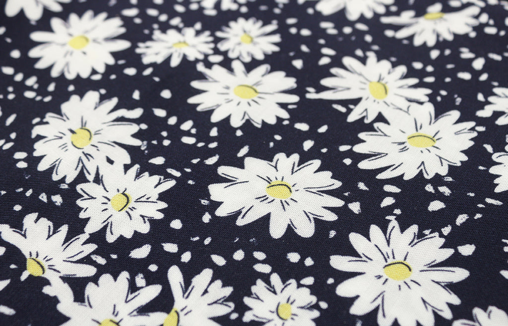 3 Metre Piece Of A Dandy Daisy Floral Print Spun Viscose Dress Fabric (Washed Navy)